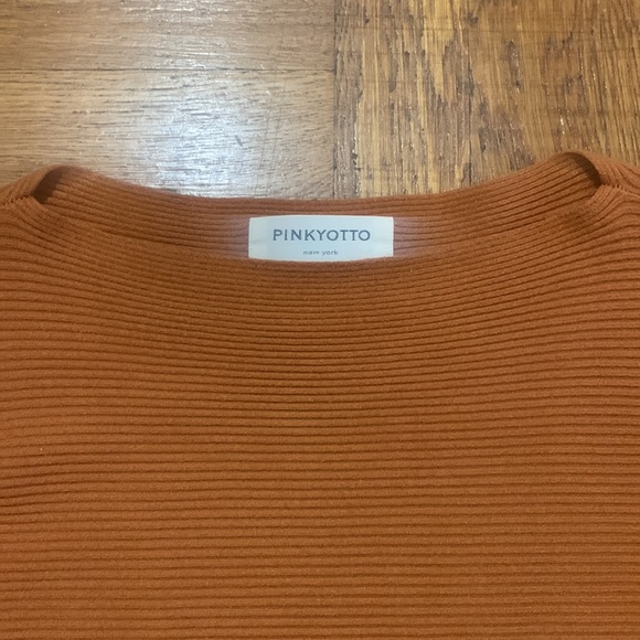 Cropped Ribbed Sweater - Picture 2 of 3